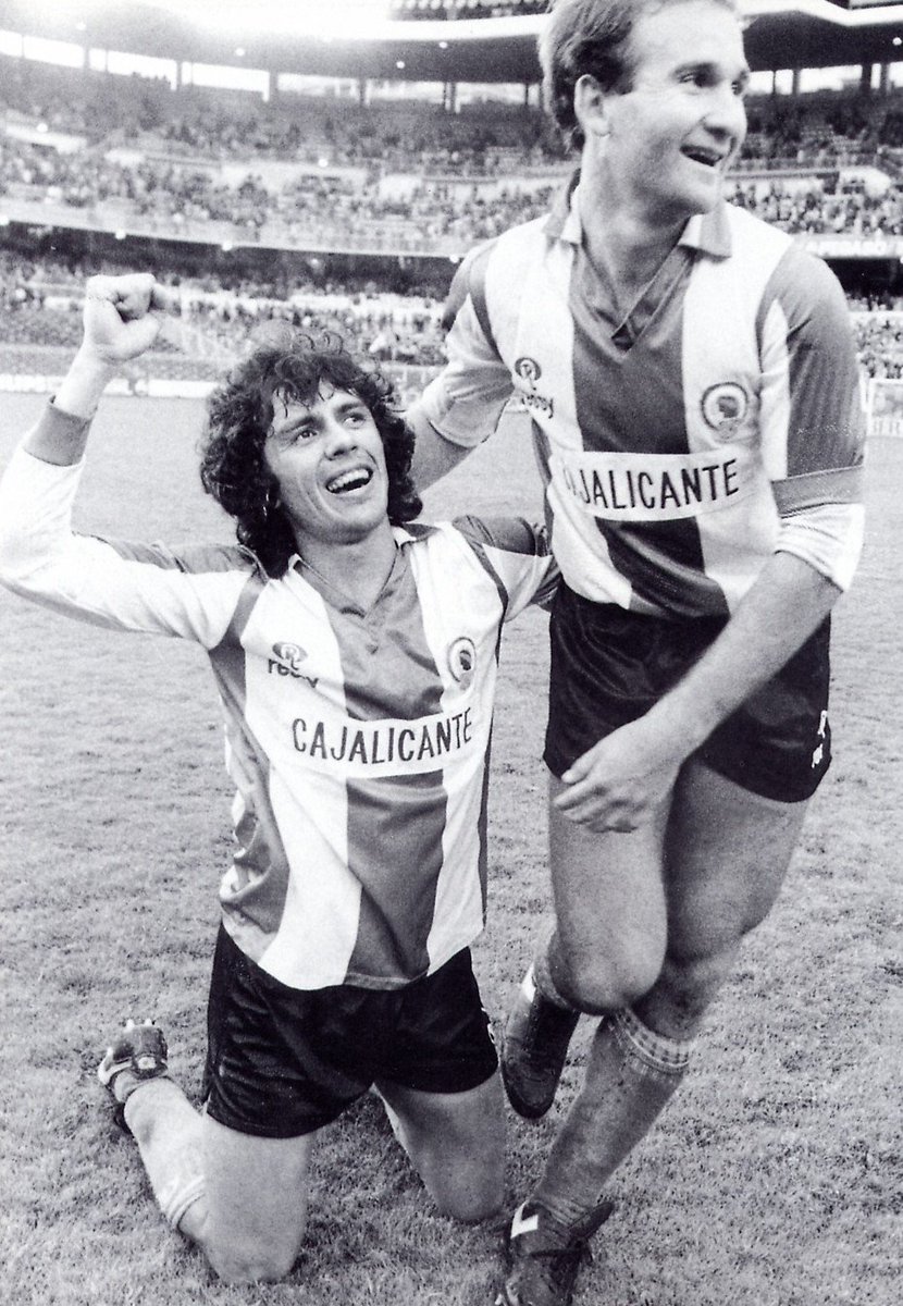 Un sentimiento centenario.
Una locura inexplicable.
Un amor fiel e incondicional.
Pase lo que pase, siempre a tu lado.
NOS VAN A VER VOLVER 💙🤍