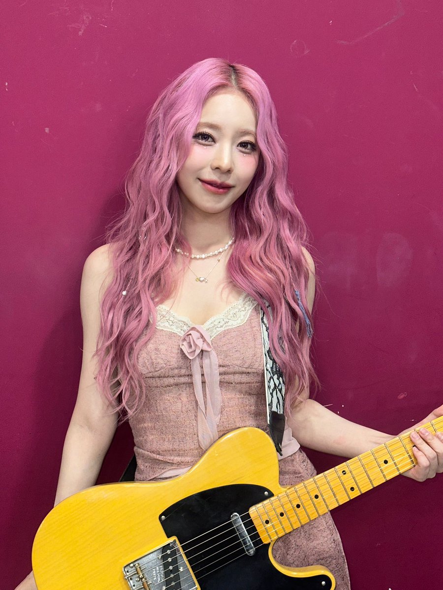 junielism's tweet photo. [📷]

250830 쇼! 음악중심

꽃처럼 피어날 영원히 빛날 우리야🌷

#주니엘 #JUNIEL #혜성 https://t.co/dIDO8kuHFj
