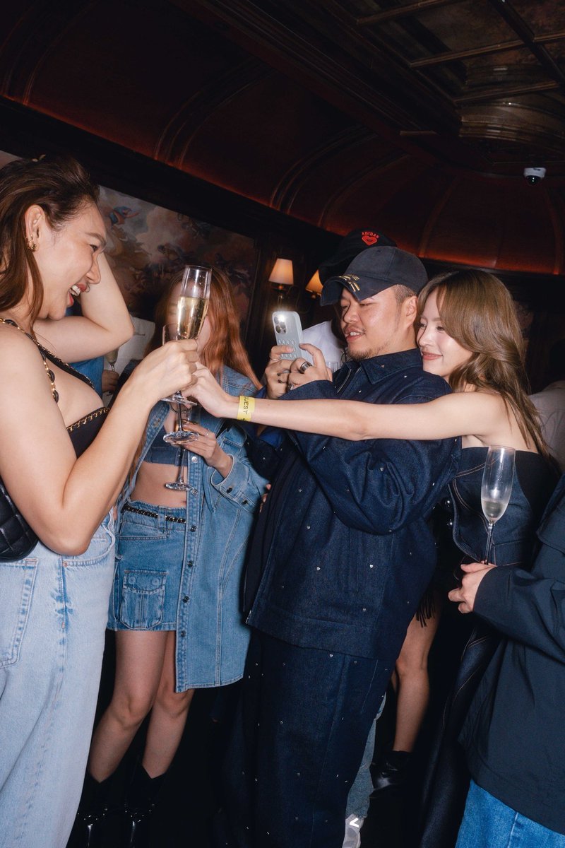 tb_entofficial's tweet image. Life is truly better and absolutely more fun when shared with my besties! Thanks for coming out to celebrate the night with me! 

@nuttanichanchd 
#Nychaa
#ToastWithMoet
#MoetChan
#SALONEDIVITA