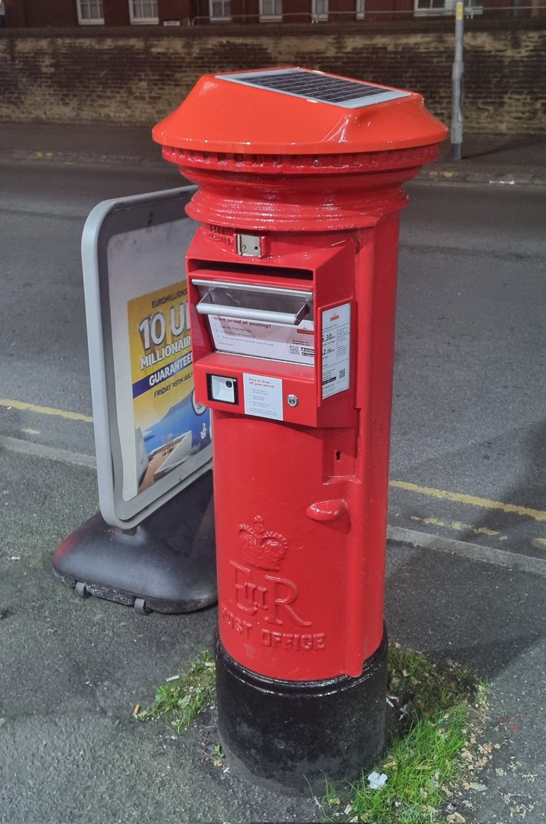 Solar panels in full effect here for today's #PostboxSaturday in #Manchester <a href="/letterappsoc/">Handwritten Letter</a> #letters