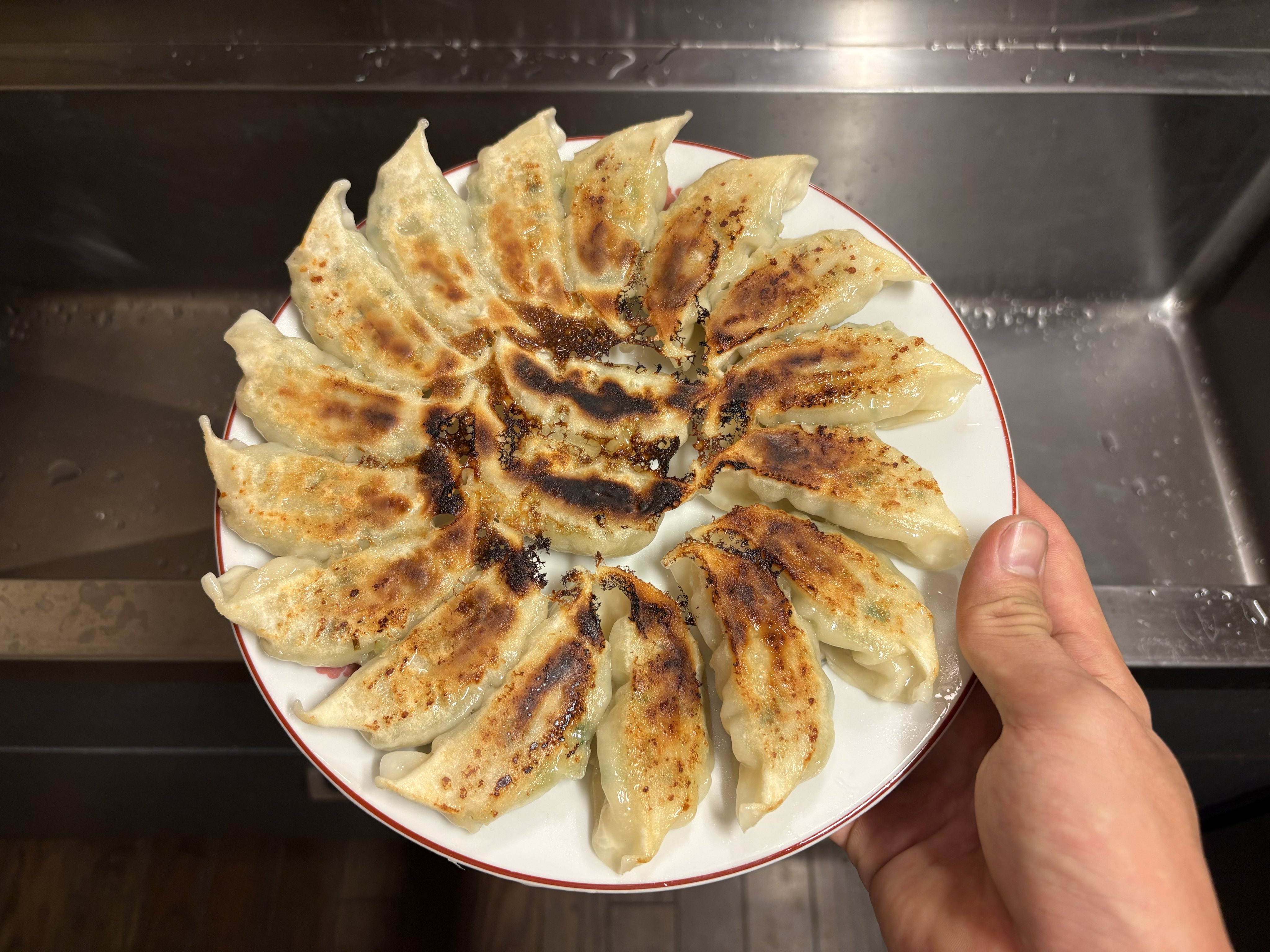 ヨシ焼き餃子ほか やわらか焼ぎょうざ(にんにく抜き)焼調理済 約18.5G 10食入