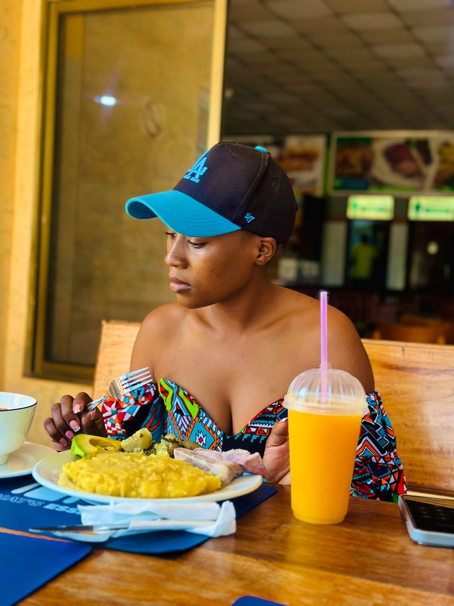 Hello Saturday…..Food is bae🥰
#NDEKE👐
#Astar95LiveInGirlRisingConcert