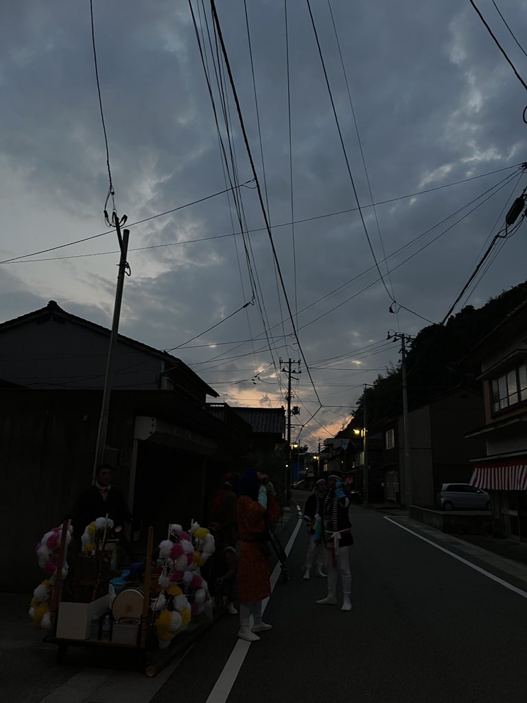 門付あとちょっとで終わる。ゴゴゴ