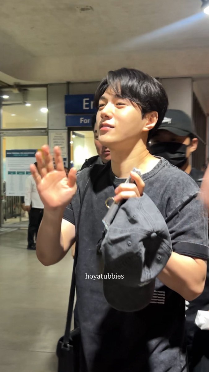 hoyatubbies's tweet image. see you next yearr myungsooo!! Have a safe flight~~ 🥹❤️