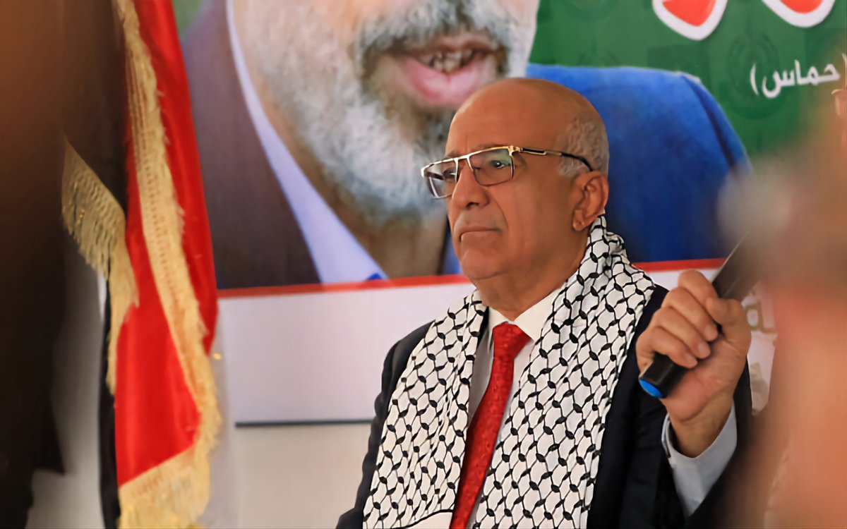 عندما يستشهد المدافعون عن الشرف حتماً سيشمت فيهم الفاقدون للشرف 

إلى رئيسنا #احمد_الرهوي هنيئاً لك ولرفاقك وسام الشرف ولا نامت أعين الجبناء