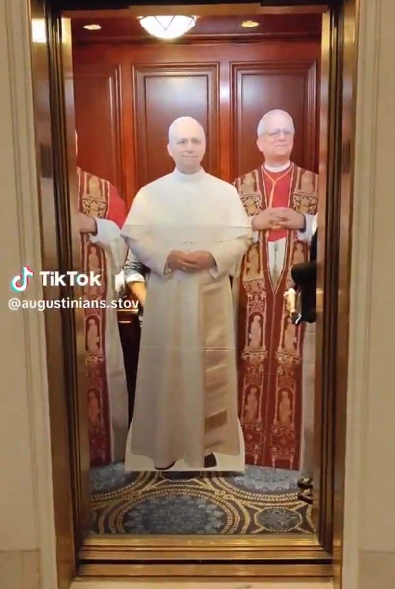 they bestied so hard they’ve become cardboard cutouts