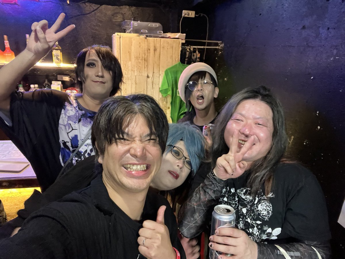 さて本日もライブ見に行った！✨

Gratte-Ciel✨
Mono A chrφme✨
VIRGINIA CAMEL✨

みんなかっこよかったぜ👍😎