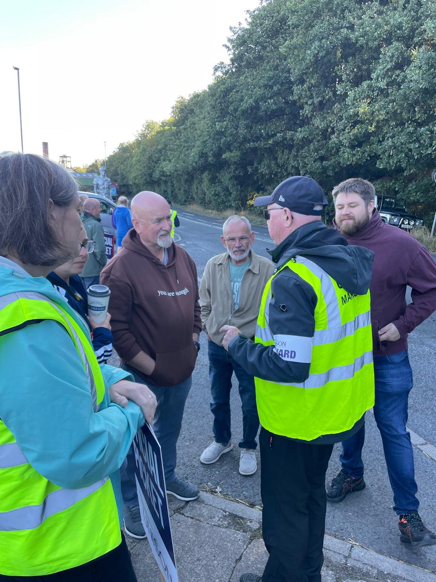 UNISON Wakefield District (@unisonwakefield) on Twitter photo Our steward Trevor & member Marie telling Cllr Jakob Williamson <a href="/CllrJWilliamson/">Cllr Jakob Williamson</a> (#Hemsworth) + Cllr Peter Girt (#Knottingley & #Ferrybridge) + Cllr Stan Bates (#SouthElmsall & #SouthKirkby) about pay dispute on picket line this morning. Thank you for your #solidarity. Our steward Trevor & member Marie telling Cllr Jakob Williamson <a href="/CllrJWilliamson/">Cllr Jakob Williamson</a> (#Hemsworth) + Cllr Peter Girt (#Knottingley & #Ferrybridge) + Cllr Stan Bates (#SouthElmsall & #SouthKirkby) about pay dispute on picket line this morning. Thank you for your #solidarity.