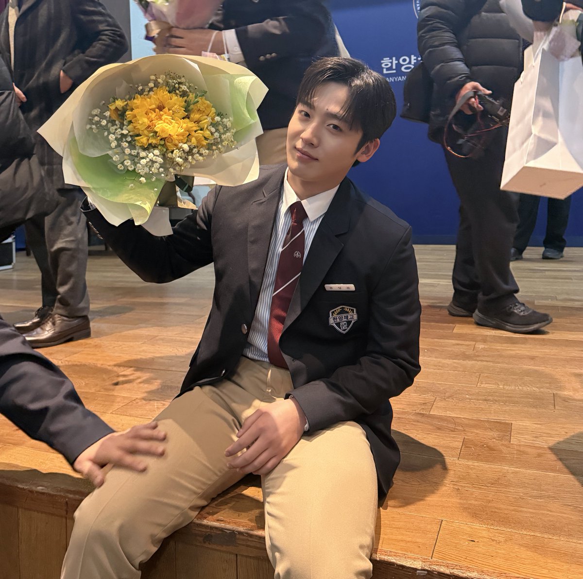 뜨거운 여름에 시작해서 추운 겨울까지 함께한 트라이🏈
너무나도 소중한 작품이기에 누구보다 진정성 있는 태도로 임했던 요한이의 ‘트라이:우리는 기적이 된다’.
요한이의 뜨거운 열정이 담겨 있는 드라마를 누구보다 사랑해 주시고 응원해 주셔서 감사해요💟
드라마는 끝이 났지만 더 빛나고 더
