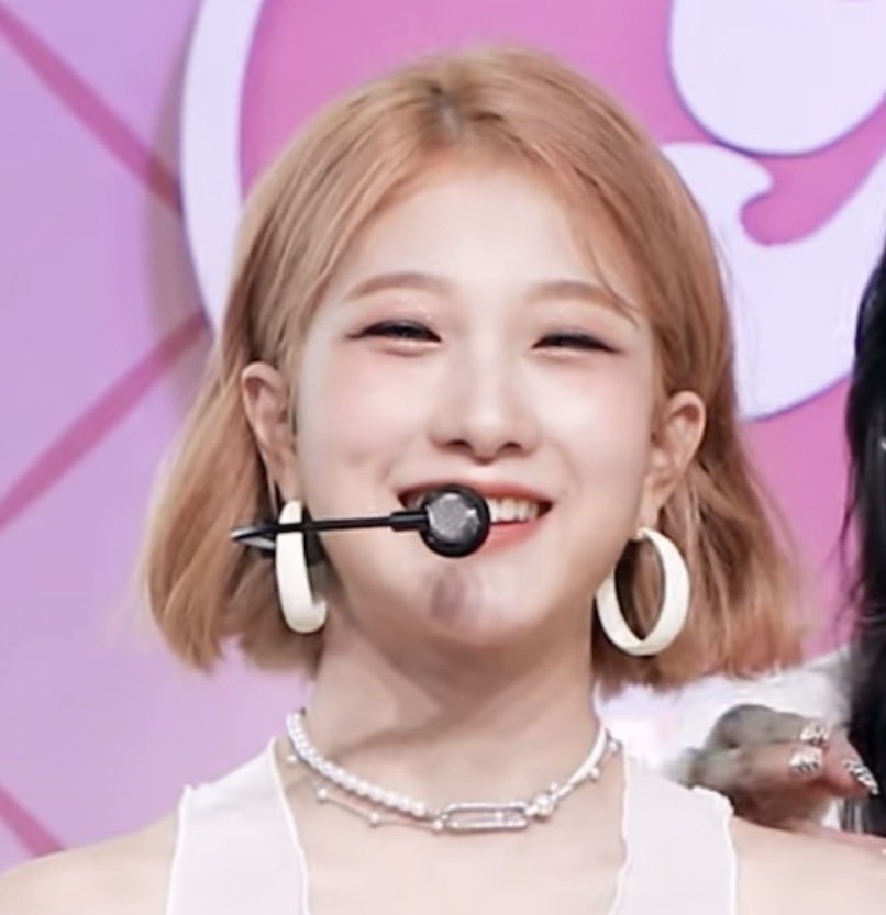 저렇게생긴것들만보면 이서연님모에화를못참음