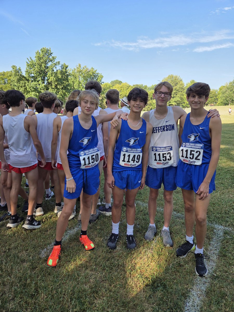 Freshman boys made their high school debut at the Jackson meet and placed 4th in their division! Great job gentlemen!