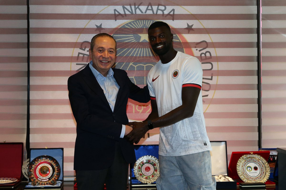 🚨Gençlerbirliği Mbaye Niang ile 2 senelik anlaşma imzaladığını duyurdu.