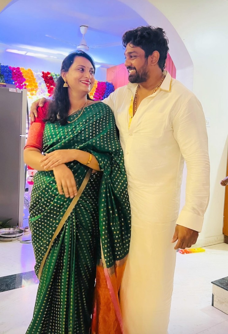 𝗜𝗻𝘀𝗮𝗻𝗲 (@impencil45) on Twitter photo <a href="/DhruvaSarja/">Dhruva Sarja</a> Bro, please keep this look. It suits you much better than long hair. 😊❤️
#DhruvaSarja <a href="/DhruvaSarja/">Dhruva Sarja</a> Bro, please keep this look. It suits you much better than long hair. 😊❤️
#DhruvaSarja