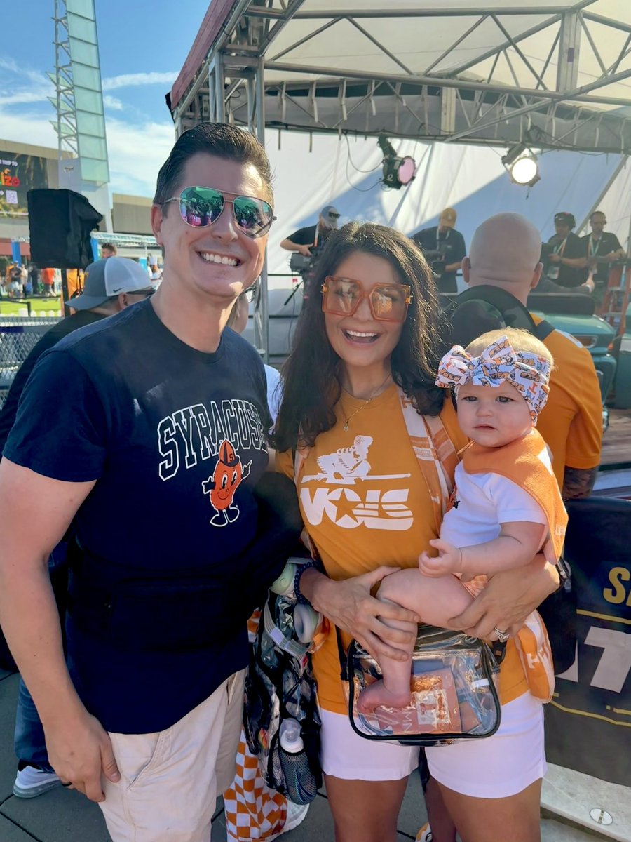 Preparing for the biggest college football game of the year. 

Big noon kickoff.

It’s the battle for baby allegiance 🍊🍊🍊