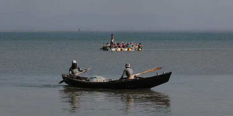 #Bangladesh: 122 Fishermen, Including 93 #Rohingya, Arrested for Fishing Inside #Myanmar Waters

Read more: en.arakanna.net/nnu2

#Arakan_News_Agency