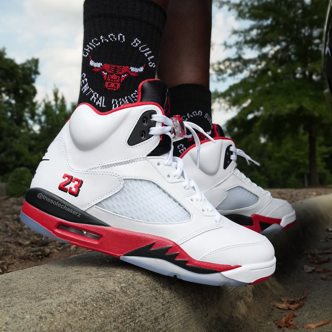 retro 5 black tongue