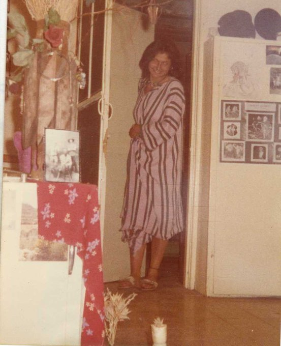 Le #KibbutzHaOgen près de Netanya fête ses 78 ans!
#MazelTov à tous les haverim et aux volontaires qui y sont passéEs un jour. 
1973/74, au kibboutz, Robin et #GelFriedlander qui vit maintenant à #Atlit