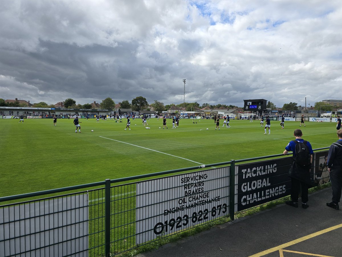 Wealdstone 0-2 Rochdale at HT