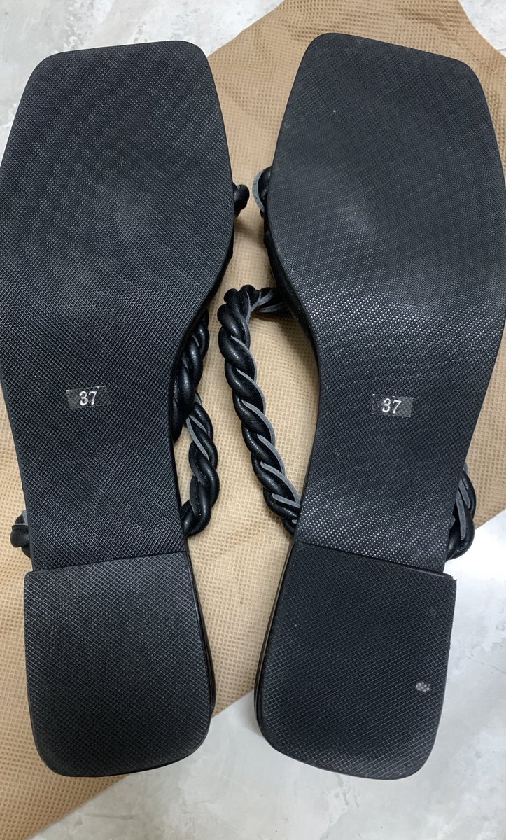 jellyyykn's tweet photo. พร้อมส่ง ส่งต่อ
รองเท้า as above ค่ะ
สูง1นิ้ว มีตำหนินิดนึง
ไซส์ 37 ส่งต่อ 250 รวมส่ง
ราคาเต็ม 790
#ส่งต่อรองเท้า #asabove
#ส่งต่อรองเท้าส้นสูง #ส่งต่อเสื้อผ้ามือสอง https://t.co/NlkxAvo1Kz
