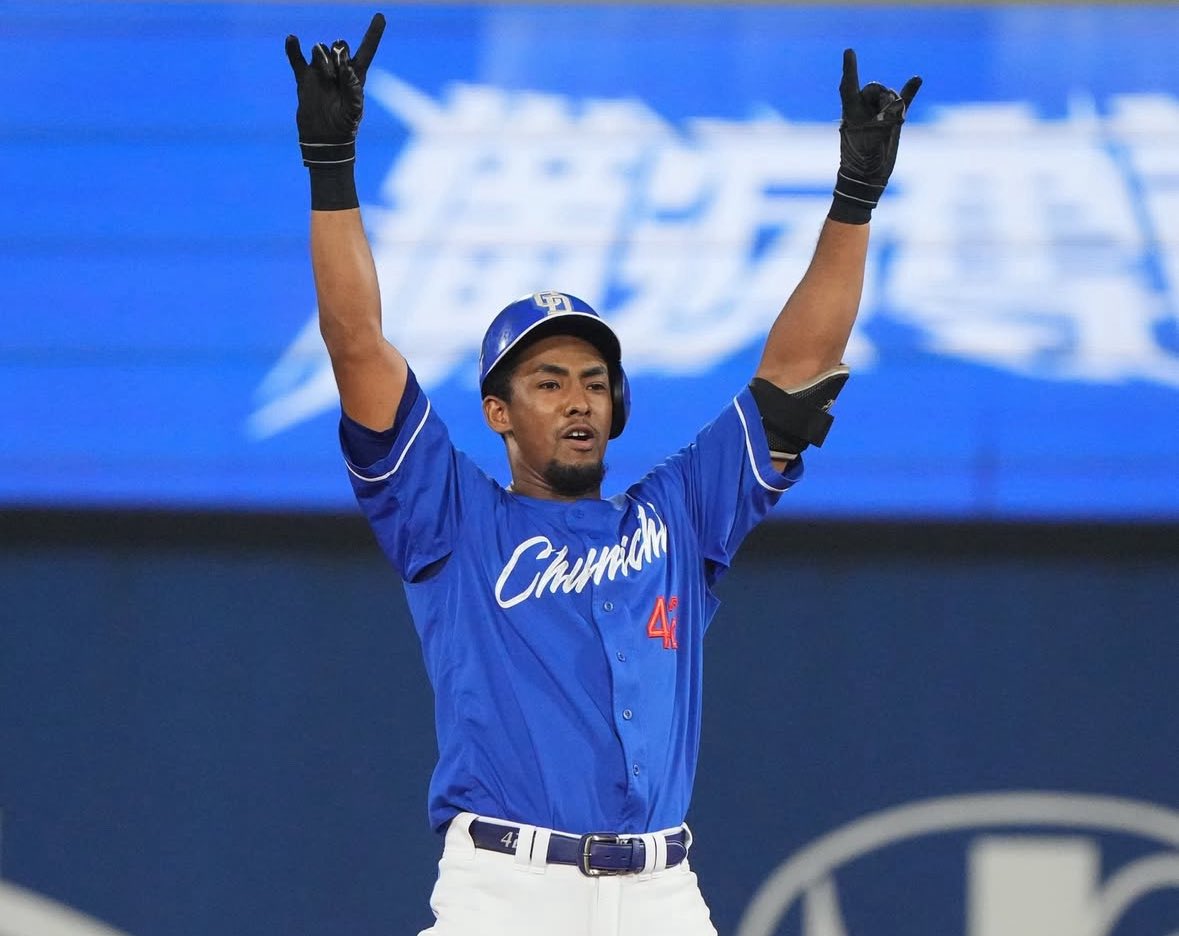 DoraPosibot's tweet photo. #今日のどらポジまとめ
・9-7で勝利✌️4連勝！！！！
・3位と0.5G差、2位と3.0G差に縮める！
・ブライト代打決勝走者一掃ツーベース！
・加藤匠馬様今日もダメ押しタイムリー‼️
・上林誠知様3安打3打点2盗塁🙇‍♂️
・田中幹也の超ファインジャンボリ！
・藤嶋と齋藤が完璧な投球！
・宏斗も試合を作れた！ https://t.co/kpcdZ8qFf2