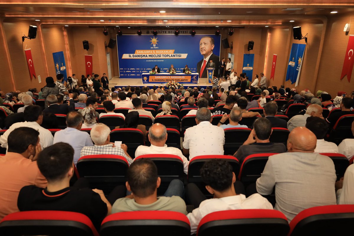 "Bu davanın mayasında yiğitlerin inancı var, aşkı var, heyecanı var."

📍AK Parti Şanlıurfa İl Danışma Meclisi

AK Parti Şanlıurfa İl Danışma Meclisi Toplantımızı teşkilatımızın yoğun ve coşkulu katılımlarıyla gerçekleştirdik.

Cumhurbaşkanımız Sayın Recep Tayyip Erdoğan'ın