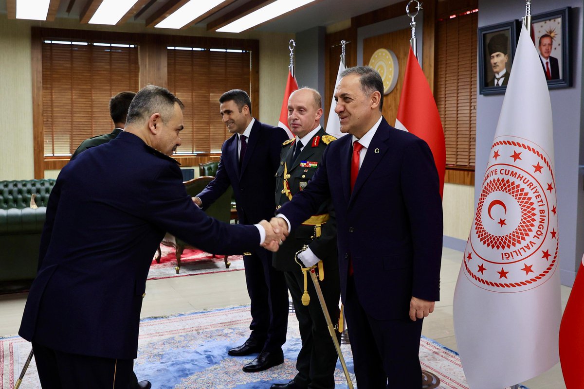 İl Emniyet Müdürümüz Sayın Beyti KALAYCI ve il protokolü, #30AgustosZaferBayrami münasebetiyle Valilik Binasında düzenlenen "Atatürk Anıtına Çelenk Sunma Töreni" ve Valimiz Sn. Dr. Ahmet Hamdi USTA'nın Valilik Makamında tebrikleri kabul ettiği 
"Tebrikat Programına" katıldı.