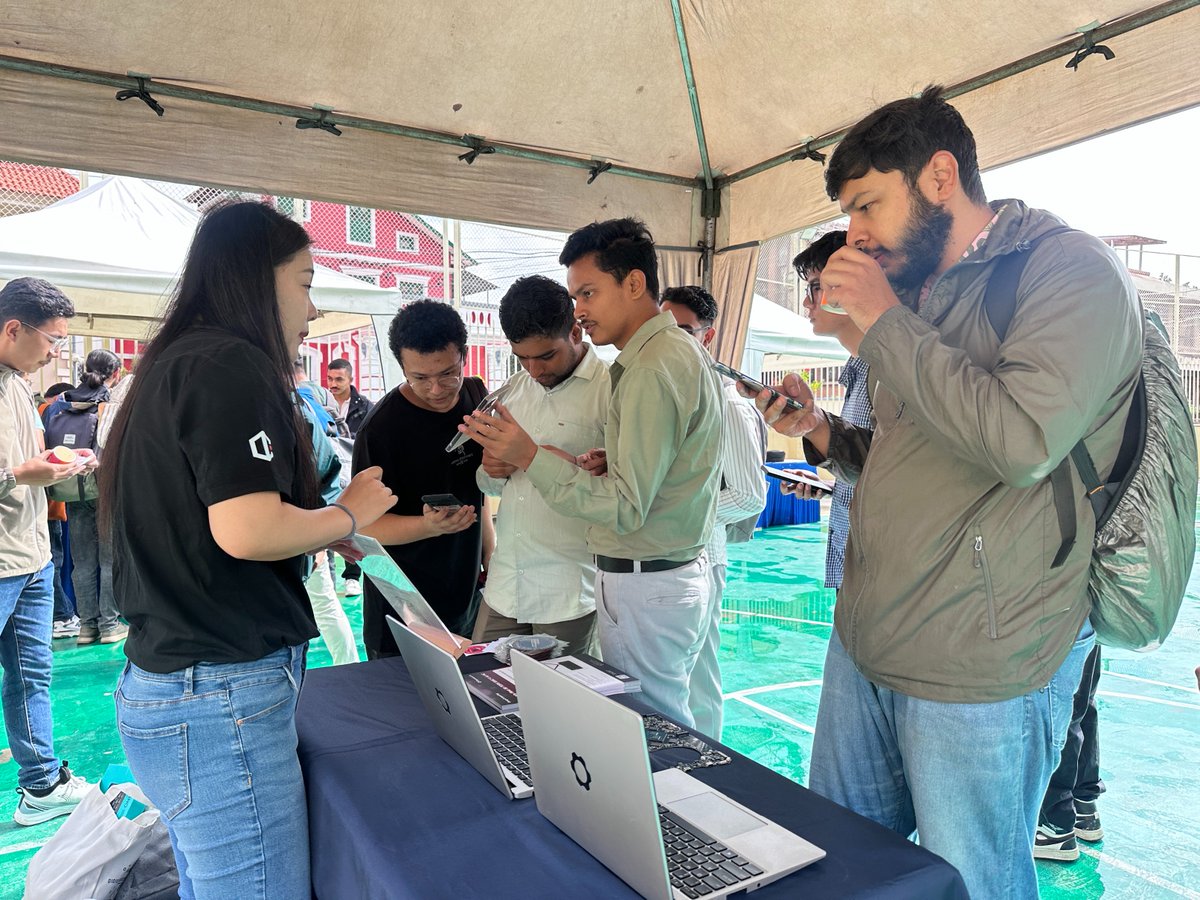 Day 1 at #UbuConAsia, DeepComputing was a big hit 🔥 attracting lots of developers and students!

This afternoon, <a href="/joeyzeng_/">JoeyZeng</a> delivered a session that received great feedback 🙌

#riscv #OpenSource #Canonical