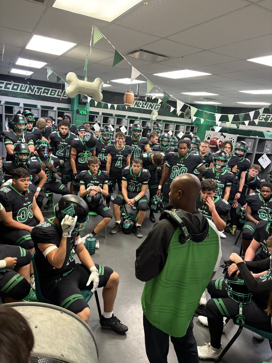 pointerfootball's tweet image. What a night‼️The BOTB is ALWAYS a grind in preparation and during the game😮‍💨 To celebrate the victory #3peat makes it so much sweeter in the end‼️ #GODawgs #SetThePACE #K✳️✳️