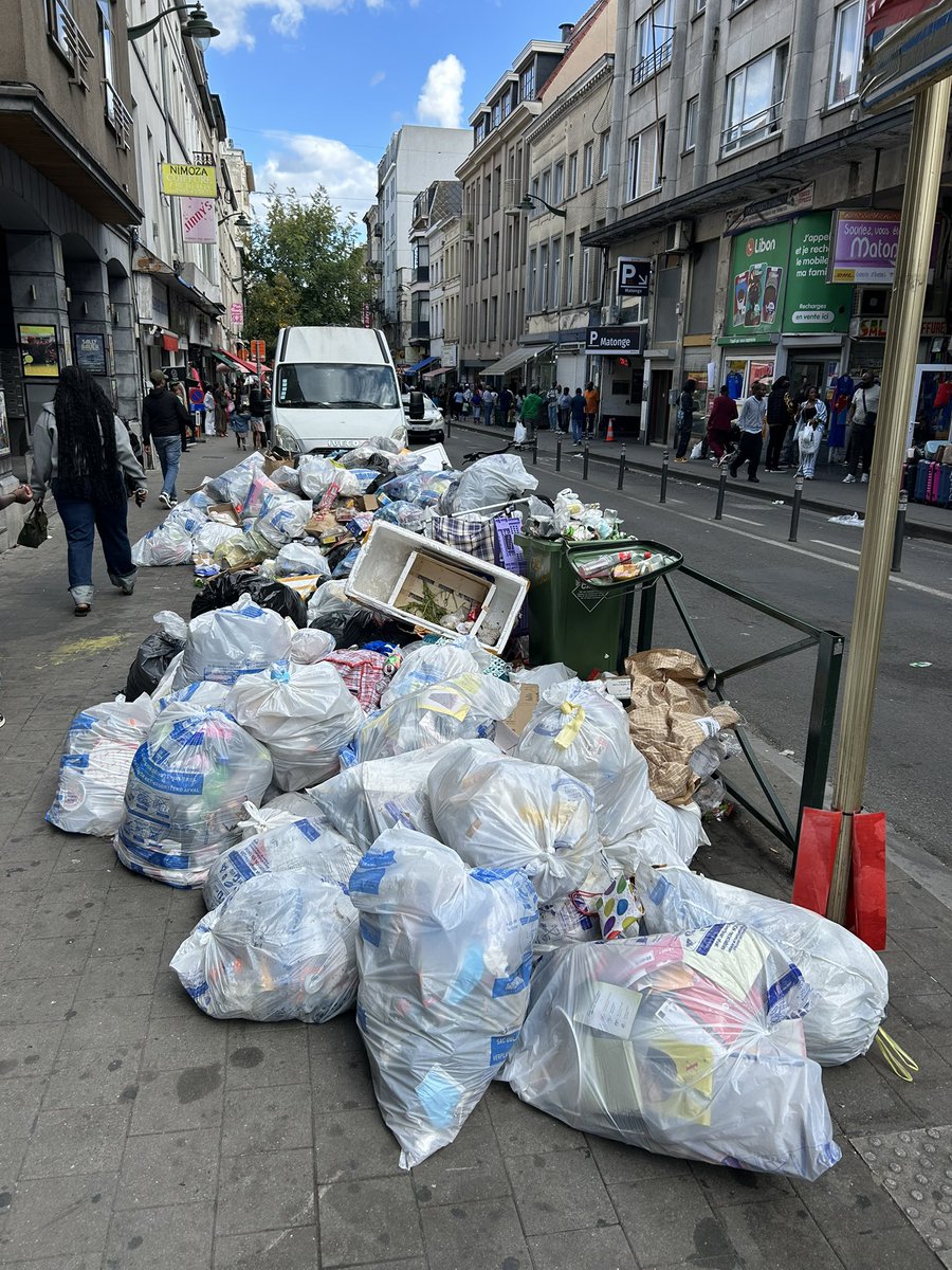 Er moet toch echt een beter systeem bestaan? 

Enfin, als de bewoners zélf het ook willen natuurlijk…

#Brussel
#Matongé