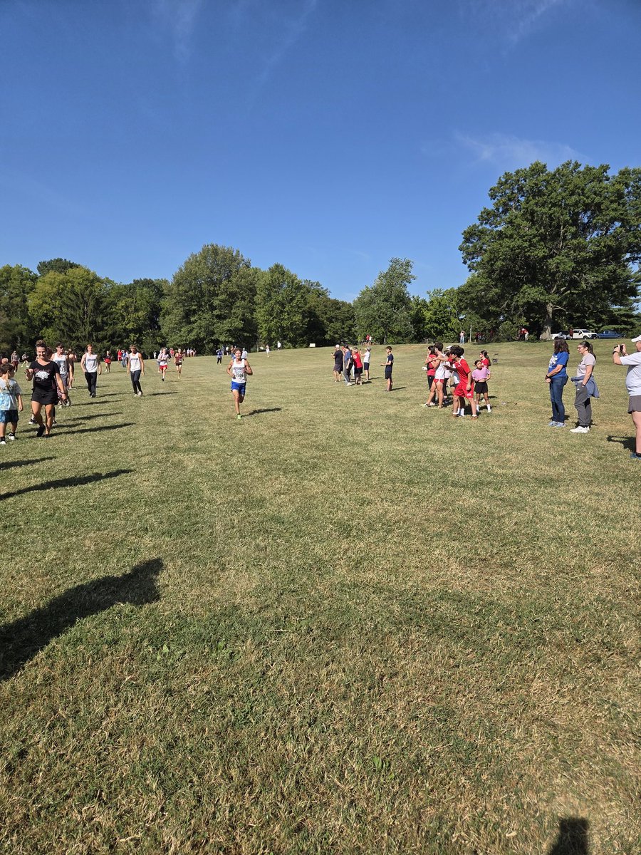 Sophomore's showed up to compete individually today! Karter Bradshaw with a 4th place finish and Avery Humphrey with a solid 12th place! Great job!