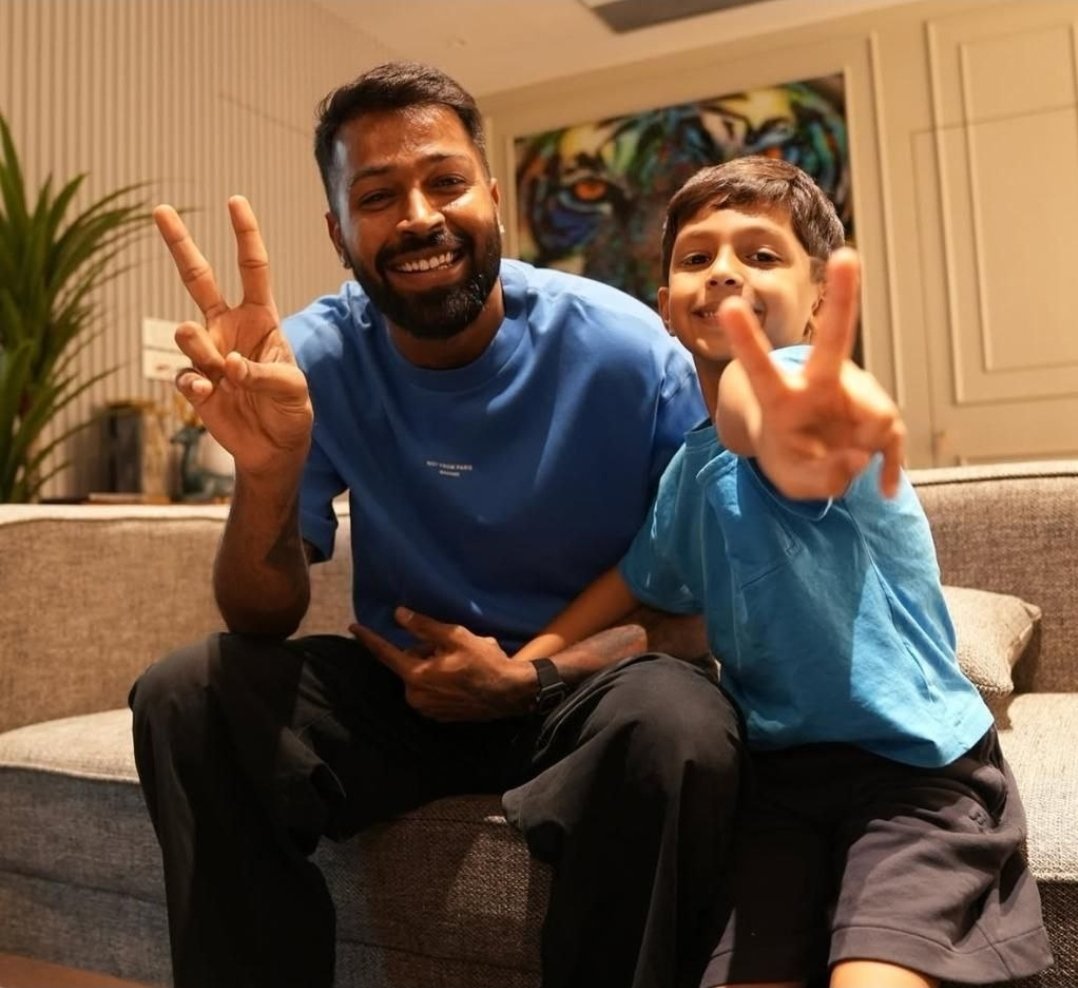 PritiThaku53390's tweet image. Hardik Pandya with his son 💕

#INDvsENGTest #BCCI #ICC #INDvsENG #cricket #Indiancricketer #IndianCricket #IndianCricketTeam #TeamIndia #HardikPandya