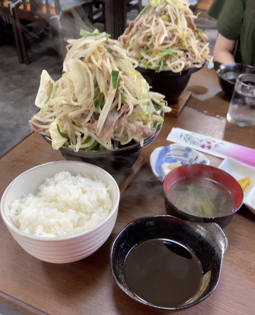 夜はジンギスカン。
ガッツリのボリューミーで
ラム肉が美味しかったです😋