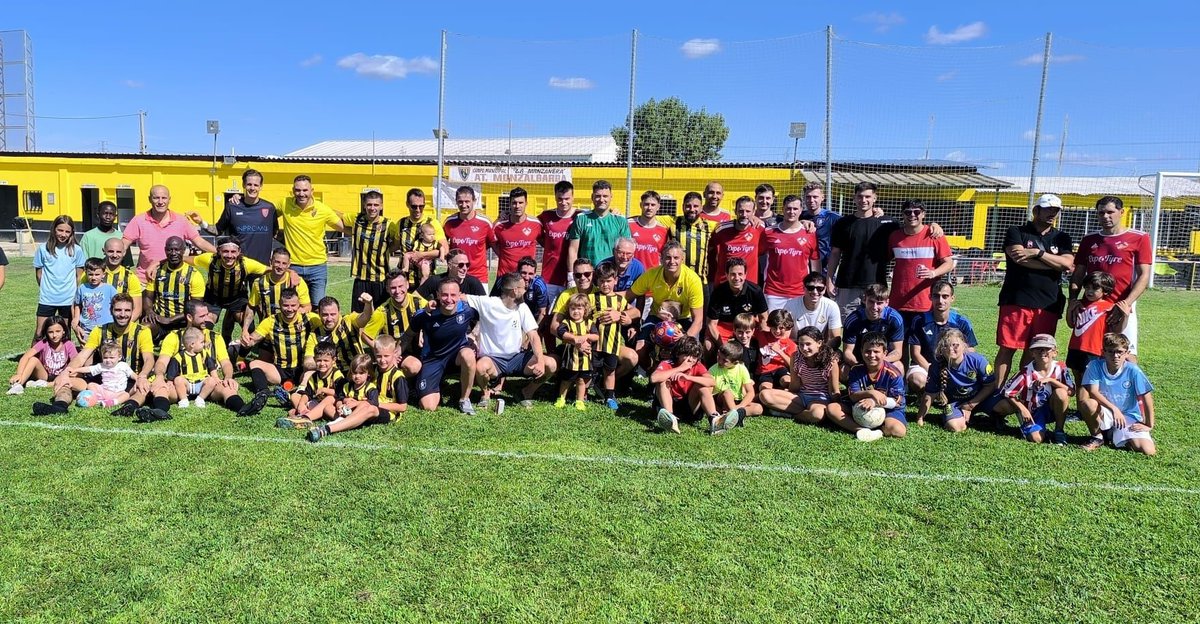 MAÑANA FESTIVA EN NUESTRO TROFEO DE LA SAGRADA CON LOS AMIG@S DE VETERANOS GARRAPINILLOS Y HERMANDAD DE BOTORRITA ¡¡ Muchas Gracias !! 🖤💛⚽️💪😊