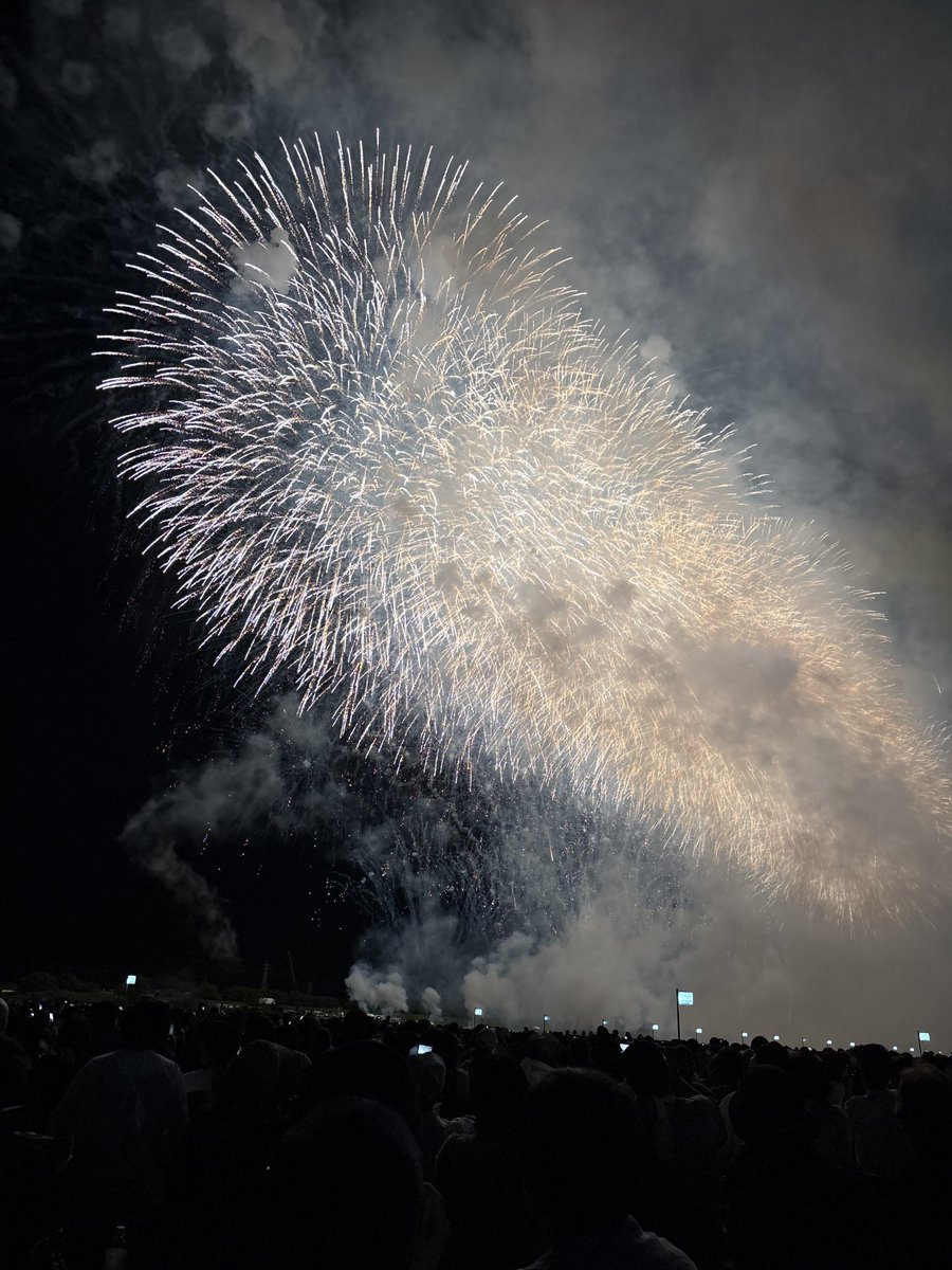 massivehide4's tweet image. 風が無くて煙に包まれてたけど、迫力最高！

#大曲の花火
#大曲
#提供花火