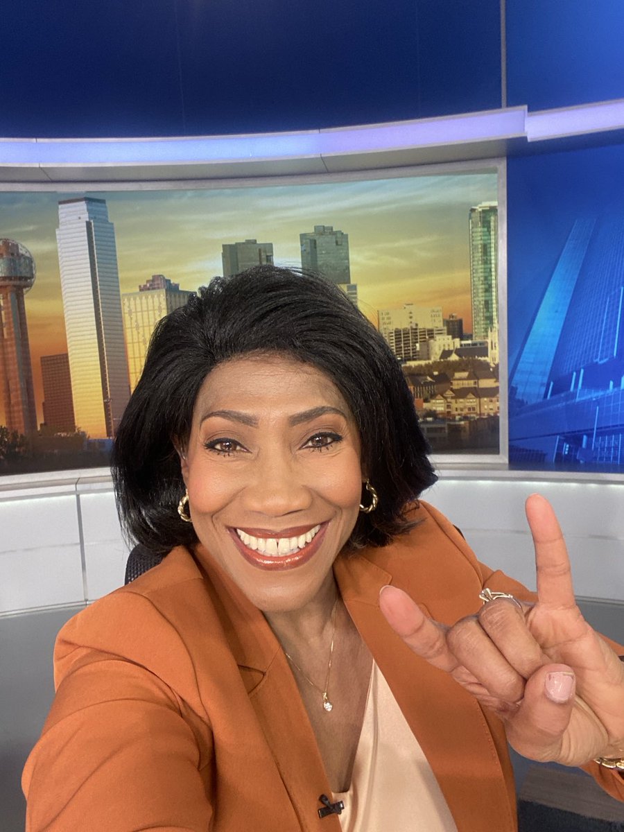 White linen for summer’s swan song??? No, indeed. It’s #burnt orange time!!! Let’s GO ⁦<a href="/TexasLonghorns/">Texas Longhorns</a>⁩!!! We get you ready to kick off college football ⁦<a href="/CBSNewsTexas/">CBS News Texas</a>⁩ at 10:00! #Hook’Em!!!