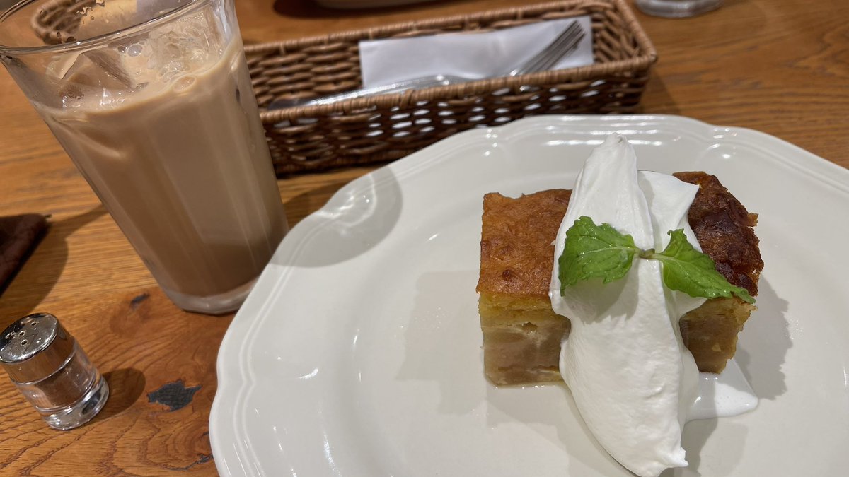 カット作業完了！
あとは明日にして、風呂で汗と疲れを流して、お布団でゆっくり寝ましょ(:3[▓▓] ｽﾔｧ…

今日食べたAfternoonTeaのアップルパイとチャイはどちらも最高でした(*´ч`*) <また食べたいぞ♪