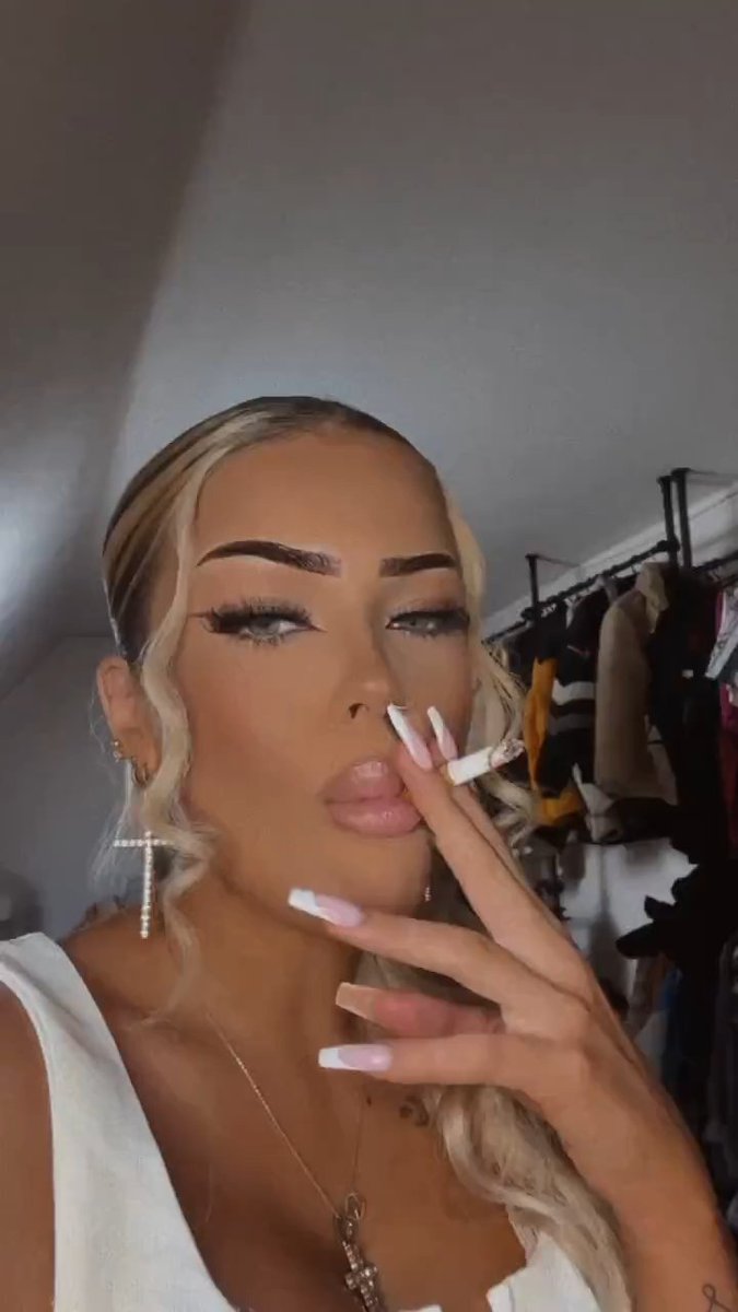 smokingfetish (@kevincr__11__) on Twitter photo 