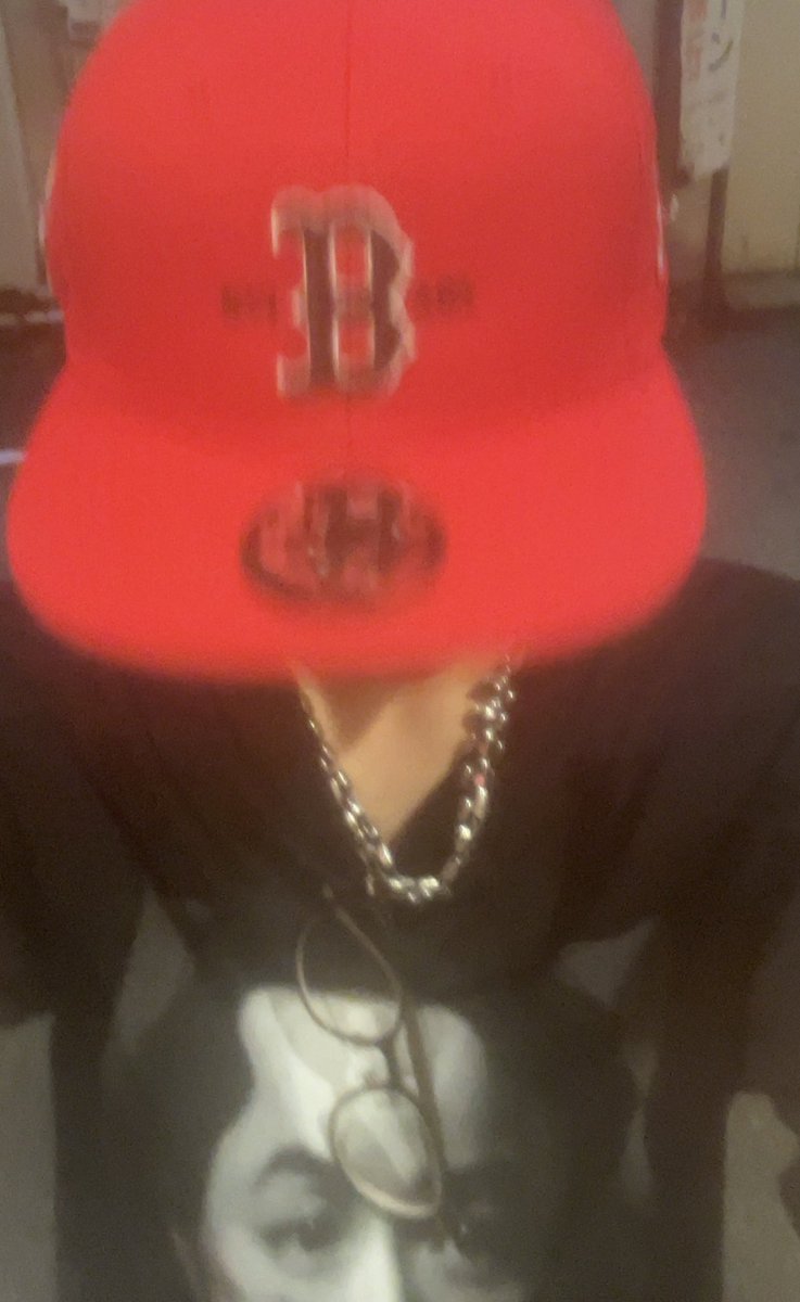 居酒屋の喫煙所にこの格好で居たら、KviBaba好きなんすか？っていけいけお兄さんに聞かれて仲良くなれた。人生最高。