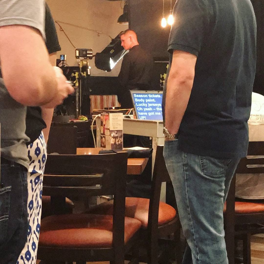 _AllKnight_'s tweet image. Lee Corso, thank you for making @CollegeGameDay what it is today. I grew up watching Gameday on Saturday mornings and will always cherish those memories. 

I was honored to meet you at a commercial filming for Outback in Oviedo, FL in 2017. 

Thanks coach, a legend.