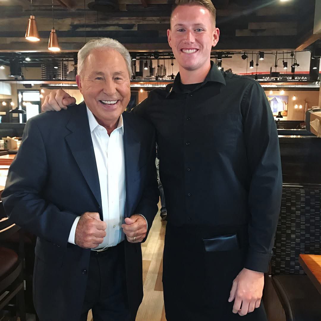 _AllKnight_'s tweet image. Lee Corso, thank you for making @CollegeGameDay what it is today. I grew up watching Gameday on Saturday mornings and will always cherish those memories. 

I was honored to meet you at a commercial filming for Outback in Oviedo, FL in 2017. 

Thanks coach, a legend.