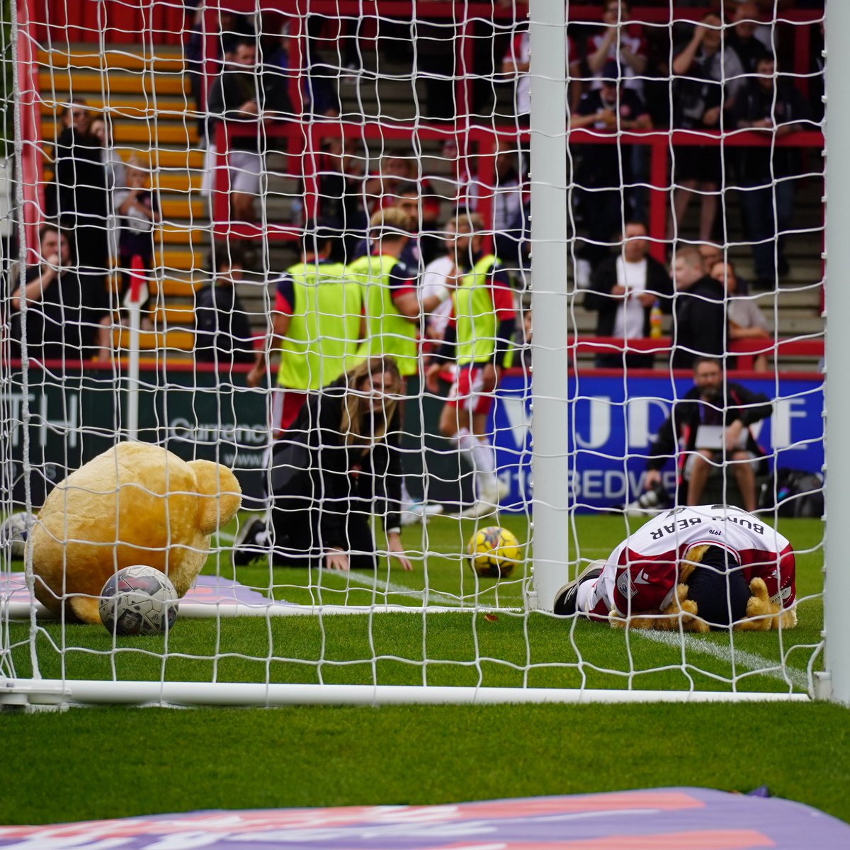 StevenageFC's tweet image. Absolute headloss from @BoroBear_SFC. 😆