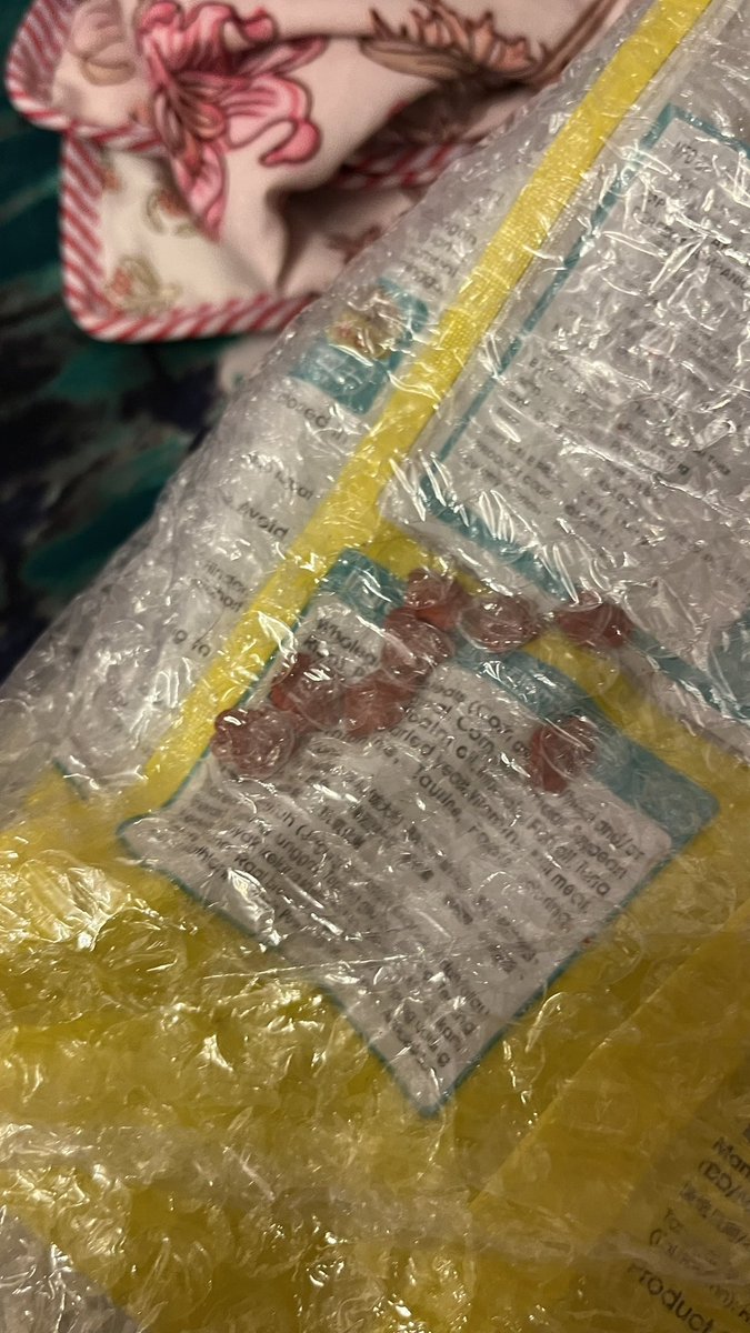 dancerali's tweet image. Ths is th delivery product 1 receives 4m @justdogs @justdogsindia #JustDogs n no response 2 mails 2 refund/ exchange this rat eaten box n package!