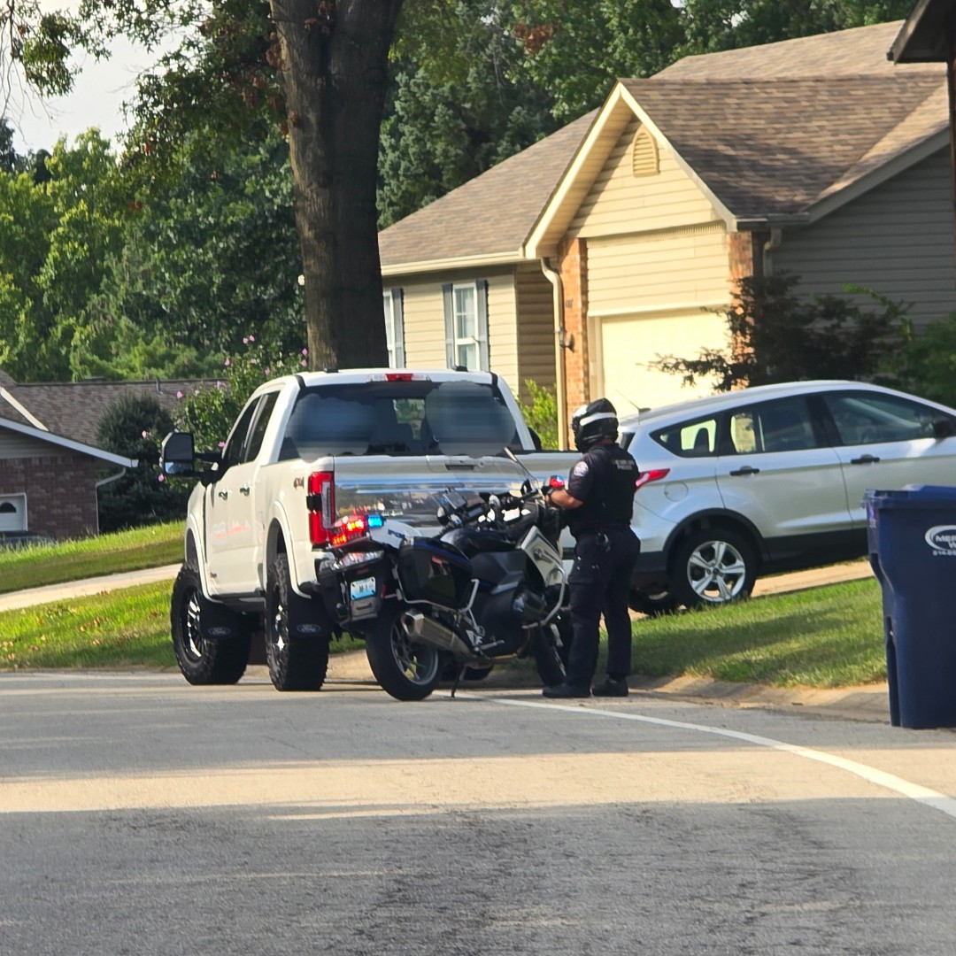 LakeStLouisPD's tweet image. 🚨🏍️💨
When our motorcycle officers light you up, it’s not because they like the flashing lights—it’s because they spotted something unsafe.

✅ Buckle up
✅ Slow down
✅ Drive safe

#MotorUnit #DriveSafe #TwoWheelsFourReasonsToStop