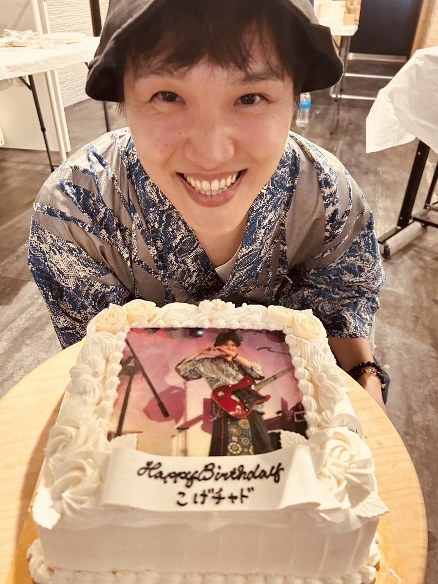 waiwaihall神保町にてこげチャド生誕祭Liveありがとうございました！
皆さまが祝ってくれる気持ちとこげチャドが祝われる気持ちが渾然一体となり奇跡となった一日でございましたね✨
皆さまに心から感謝を捧げ、また一年の糧とさせていただきます！！
次回は明日、高円寺にてラスさんと路上ライブ🔥