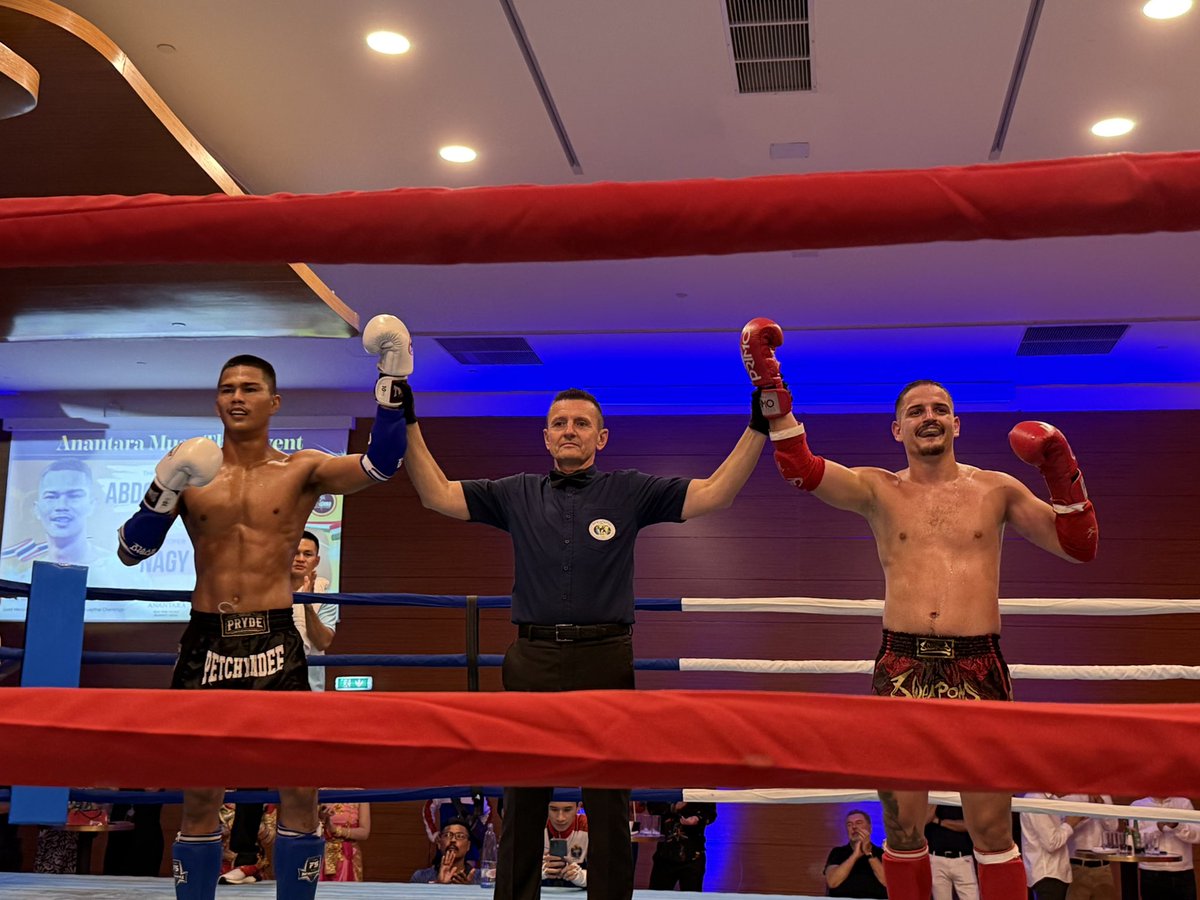Yesterday I had the chance to witness a truly special experience at the New York Palace, where Hungarian fighters stepped into the ring against Thai and Greek opponents in an electrifying Muay Thai event. Delicious Thai dishes were served – a perfect mix of sport and gastronomy!