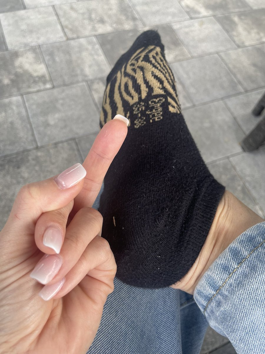 fabienne_66's tweet image. Willst du benutzt und erniedrigt werden?
#füsse #fussmodel #fussfetisch #fetisch #germangirl #göttin #sklave #socken #nylon