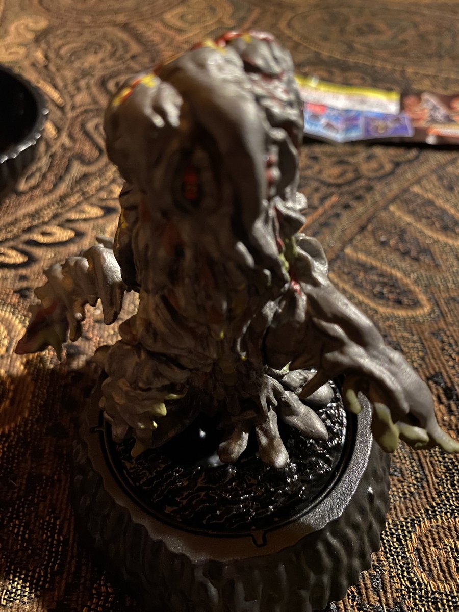 As for the Godzilla figurine from the Gashapon machine, it turns out to be Hedorah.

That’s cool. Hedorah was always my favorite of Godzilla’s foes.

When I was a kid, my father used to say Hedorah was going to find me and kill me if I did not come home in time for dinner.😬