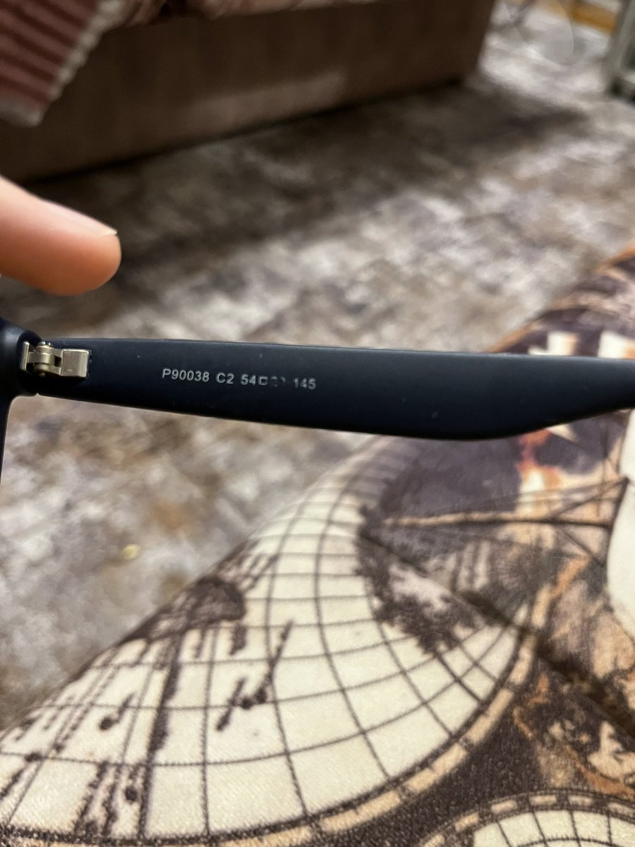 Сегодня мама рассказала, что по маркировке на солнечных очках можно определить, насколько они темные. С1 и С2 для города, С3 и выше для моря и гор