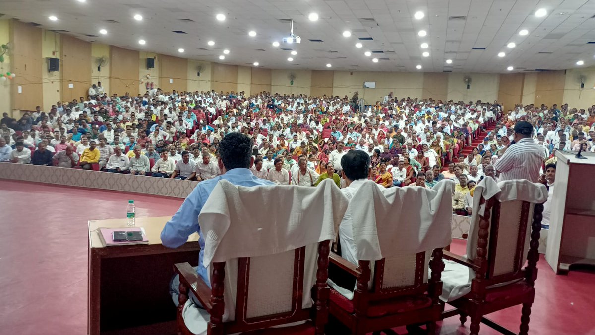 त्रिस्तरीय पंचायत निर्वाचन-2026 में प्रयोग होने वाली निर्वाचन नामावलियों के वृहद पुनरीक्षण-2025 हेतु जनपद में नियुक्त समस्त बी०एल०ओ एवं सुपरवाइजर के लिए विशेष प्रशिक्षण आयोजित किया गया।