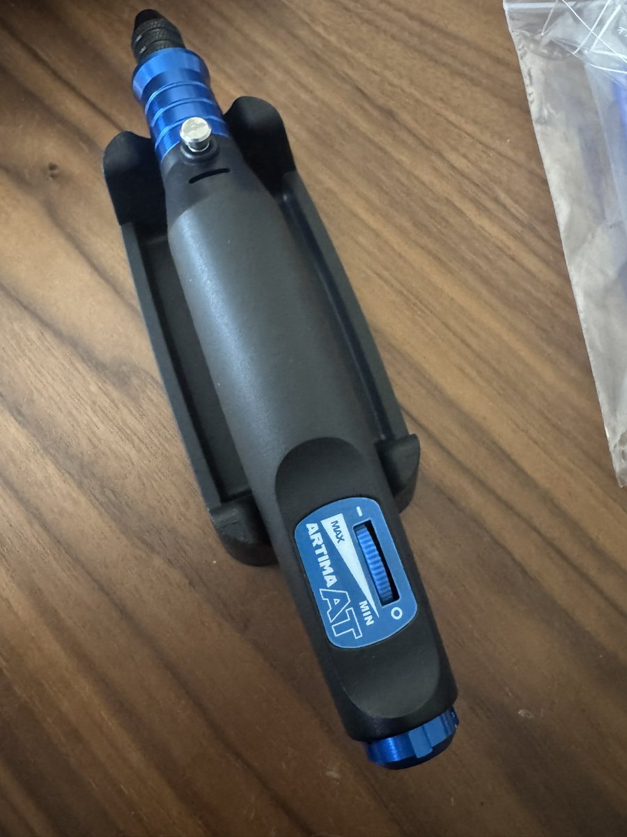 MASA_G__'s tweet photo. リューターを新調‼️🧰
めちゃ切れ味抜群で軽くて静か‼️
早速リューターを使ってスキッド使ってみたー🔩😆👍✨✨✨
#ミニ四駆 #リューター #Argofile
#タミヤ #スキッドローラー https://t.co/cukbs6nLzN